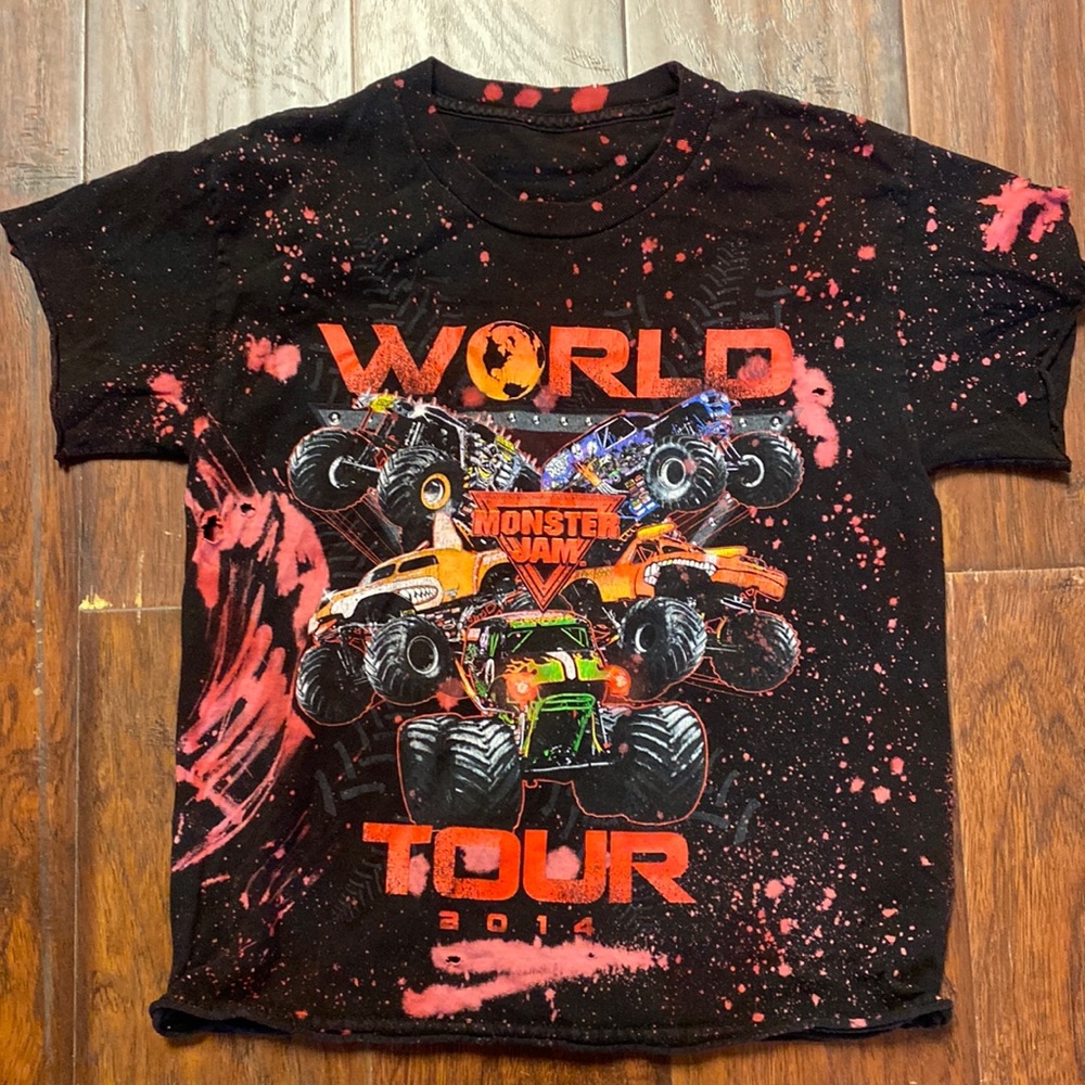They are vintage shirts it’s a bundle deal